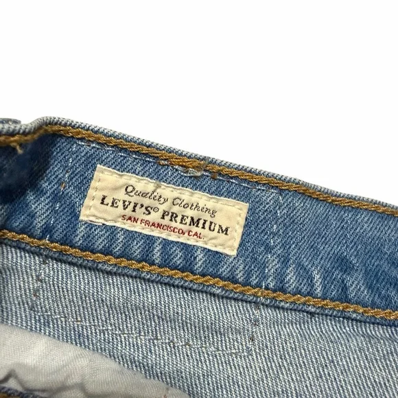 Levi's Premium Ribcage Straight Denim Shorts Frayed Hem | Light Wash | Size 27 - Picture 4 of 7